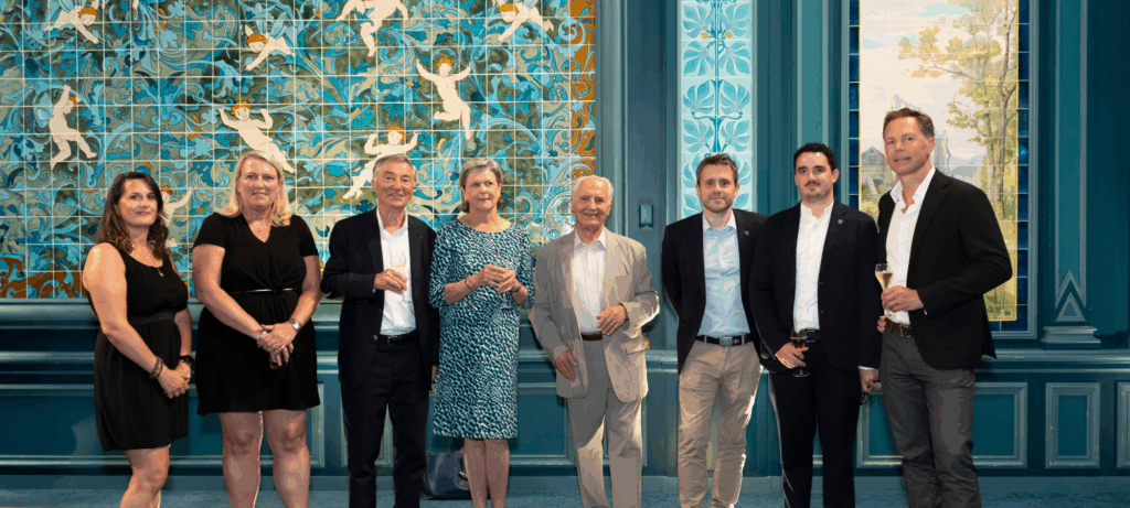 Membres et partenaires du Trophy des Jeunes réunis lors de la soirée de gala à Paris