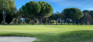 illustration école de golf Carcassonne ouverte aux 8–14 ans